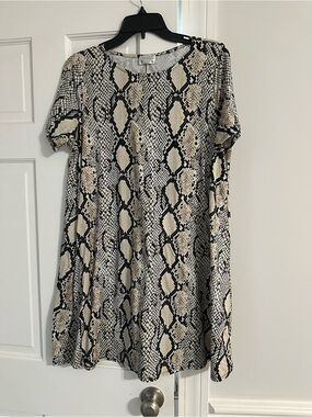 Snake Print Short Sleeve Swing Dress - Black & Cream